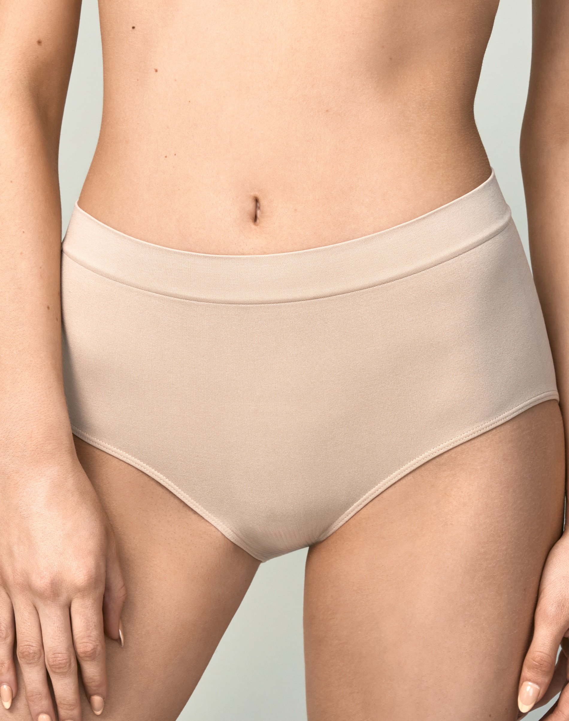 Bali Seamless All-Over Smoothing Brief